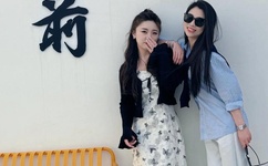 动漫女人物去掉所有服装的样子